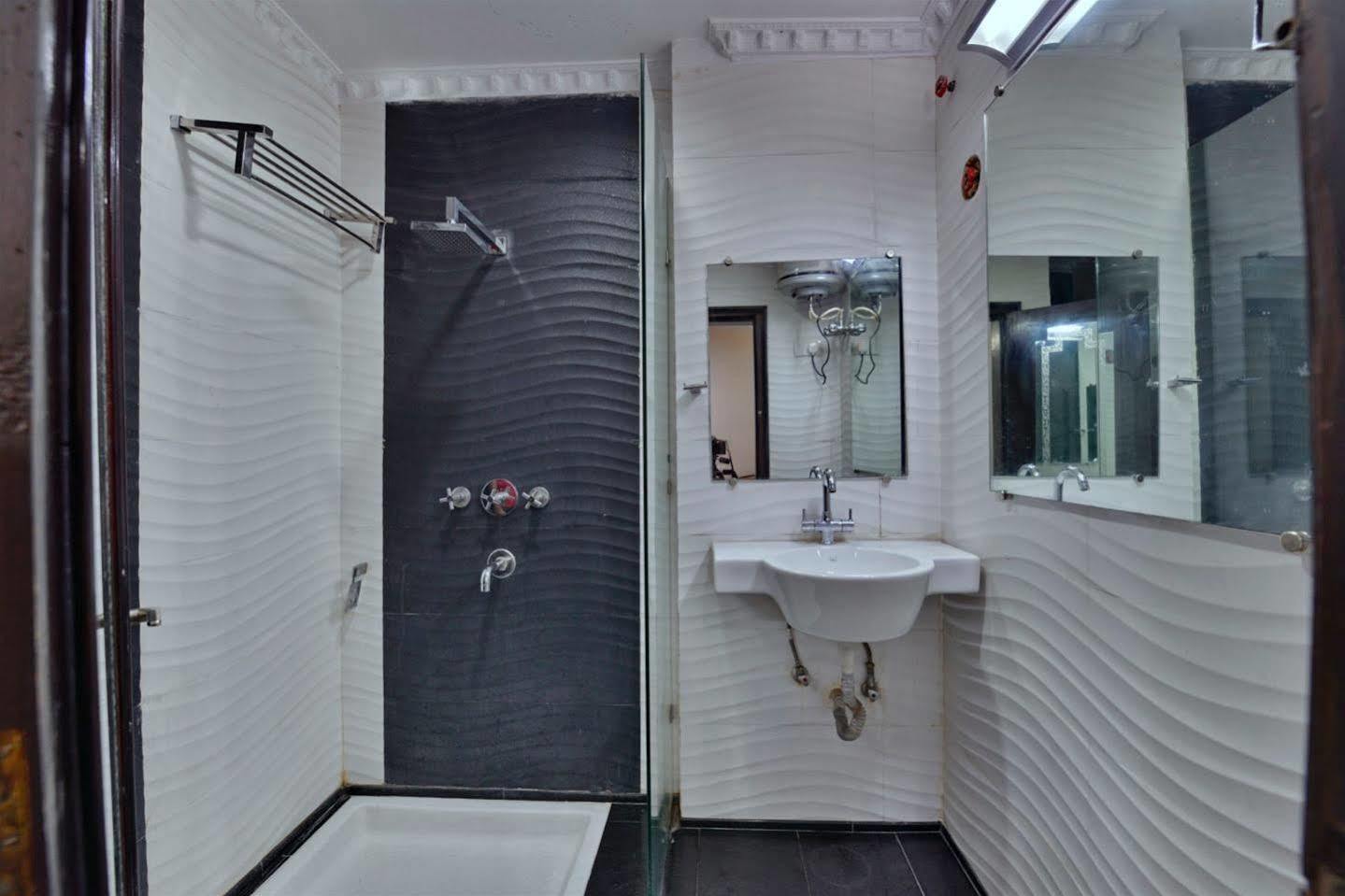 Hotel Kanishka Raipur  ภายนอก รูปภาพ