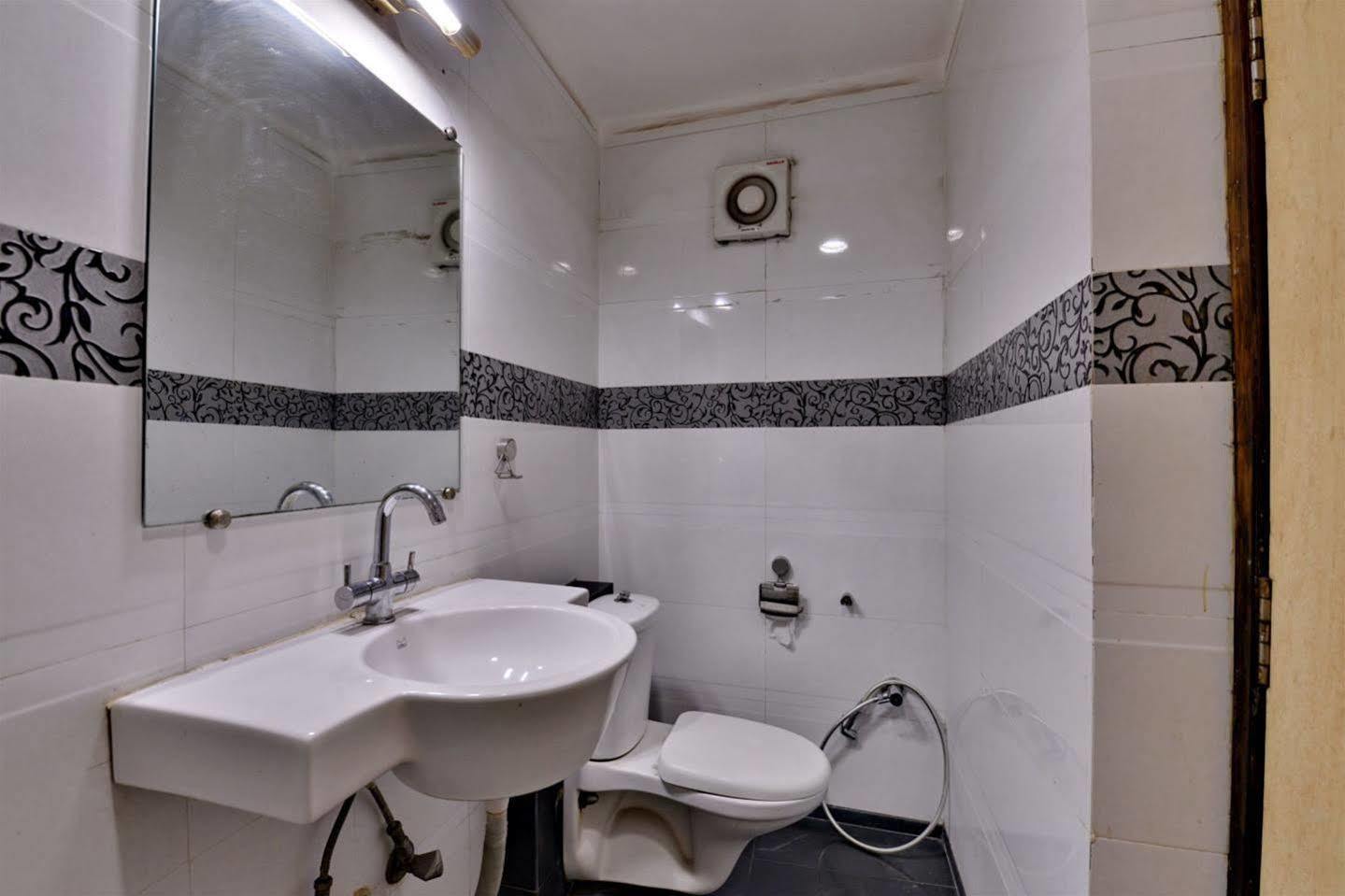 Hotel Kanishka Raipur  ภายนอก รูปภาพ